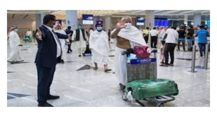 সৌদিতে পৌঁছেছে বাংলাদেশের প্রথম হজ ফ্লাইট