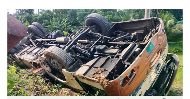 মুখোমুখি বাস-কভার্ড ভ্যান, প্রাণ গেল বাবা-ছেলেসহ ৩ জনের