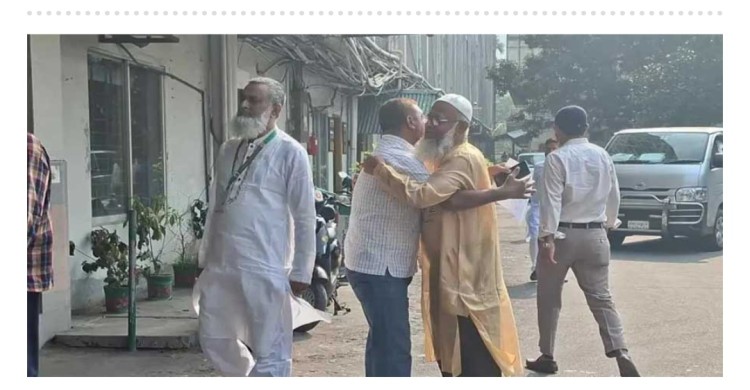 ঈদের ছুটি শেষে ফিরেছে কর্মচাঞ্চল্য