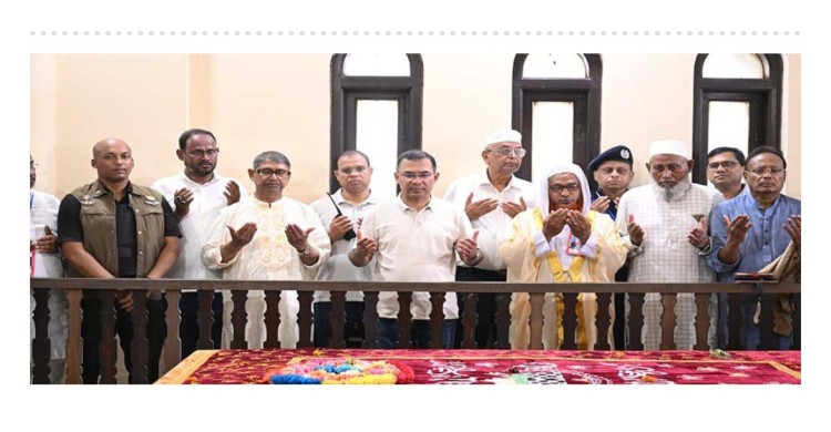 মওলানা ভাসানীর কবর জিয়ারত করলেন প্রধানমন্ত্রী