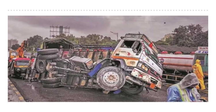 ভারতের উত্তর প্রদেশে সড়ক দুর্ঘটনায় শিশুসহ ১১ জনের মৃত্যু