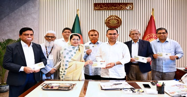 পল্লী উন্নয়ন দিবস উপলক্ষে স্মারক ডাক টিকেট উন্মোচন প্রধানমন্ত্রীর