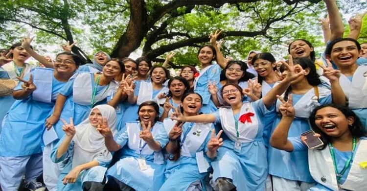 এইচএসসি ও সমমানের পরীক্ষায় পাসের হার ৫২.১২ শতাংশ